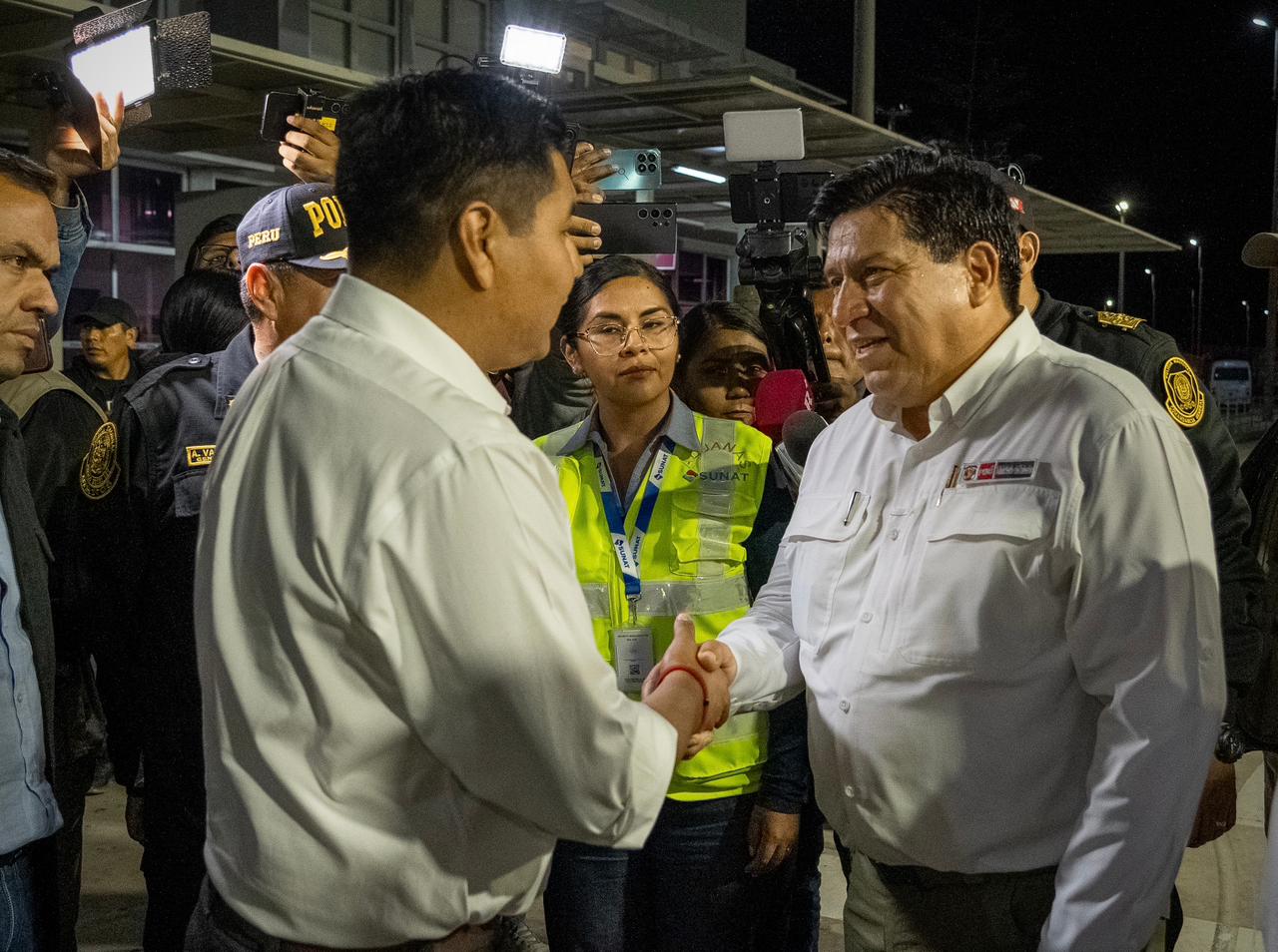 Gobernador Paco y ministro interior Peru.jpeg